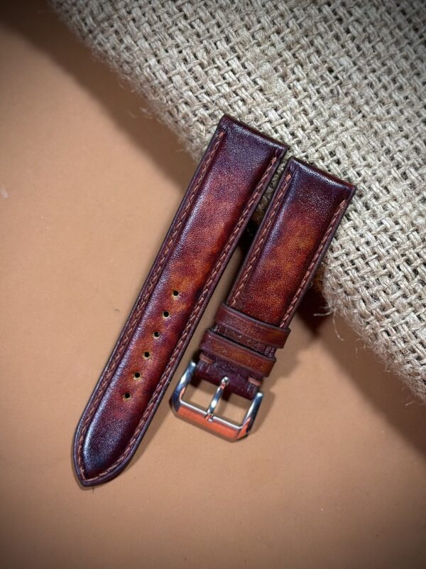 High-quality handmade leather watch straps made from premium vegetable-tanned leather.