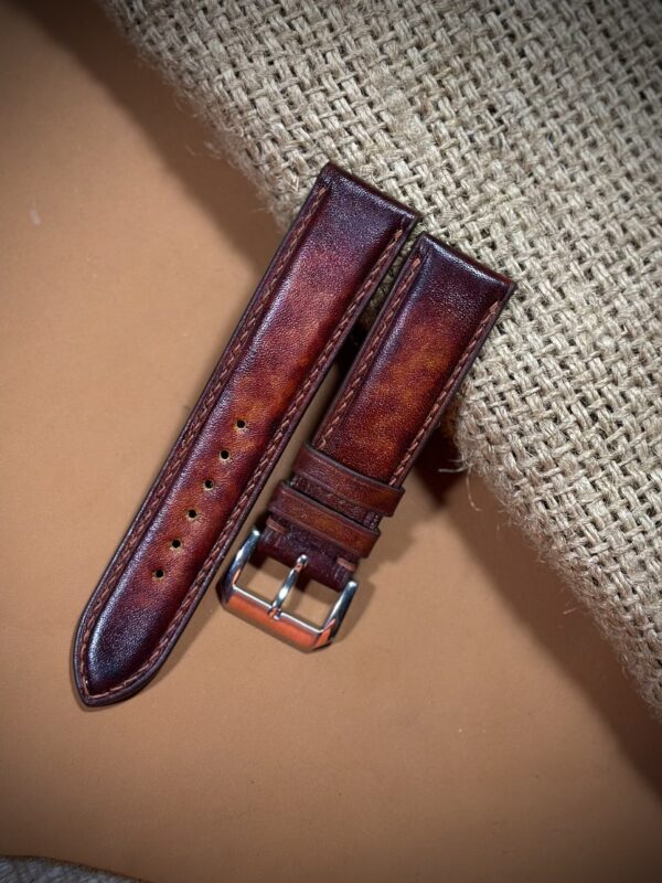 High-quality handmade leather watch straps made from premium vegetable-tanned leather.