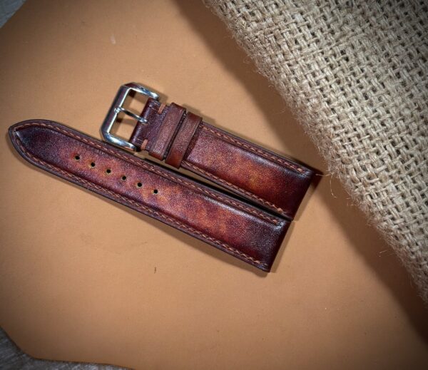 High-quality handmade leather watch straps made from premium vegetable-tanned leather.