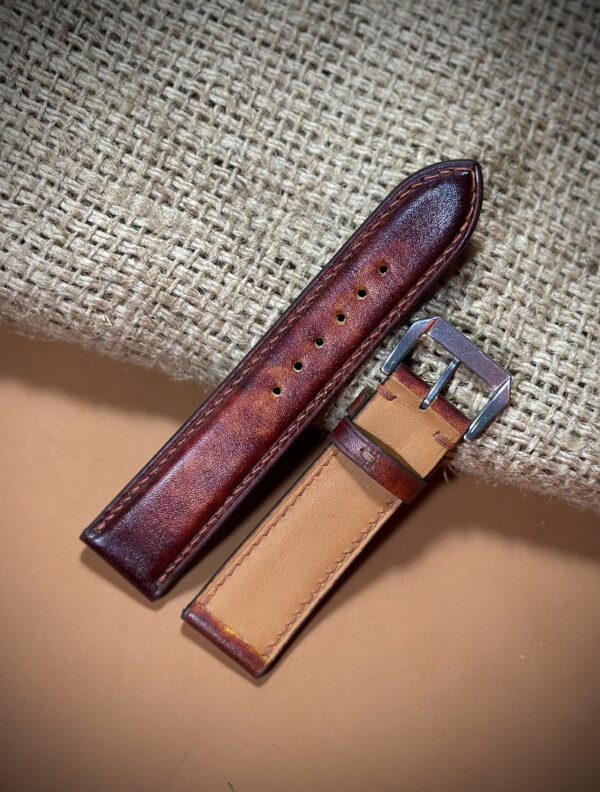 High-quality handmade leather watch straps made from premium vegetable-tanned leather.